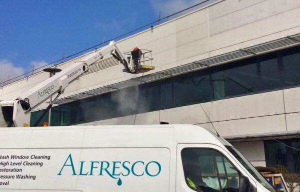Commercial-Warehouse-Cladding-Cleaning