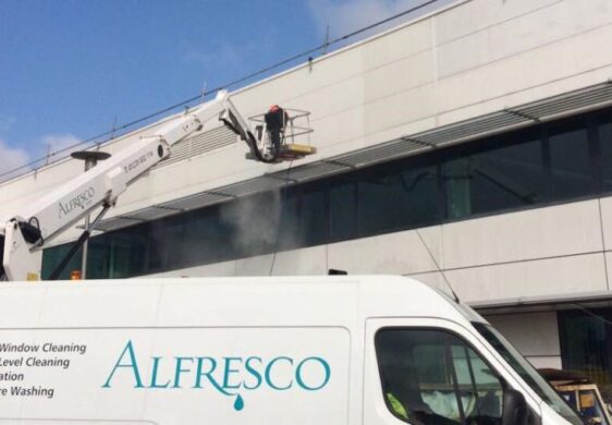 Warehouse and brise soleil cleaning