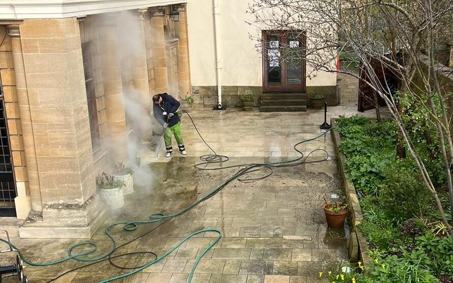Driveway Cleaning Oxfordshire. Alfresco Exterior Cleaning - Jet Washing, Pressure Washing and SoftWashing Driveways in Oxfordshire