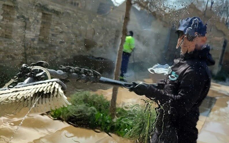 Three Best Window Cleaners in Wanatge -Window Cleaning using Pure Water for Spot free finish