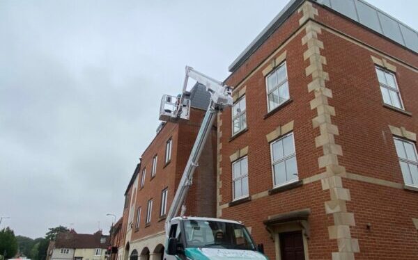 Reactive Gutter Cleaning: A Fast Fix for Overflowing Hoppers