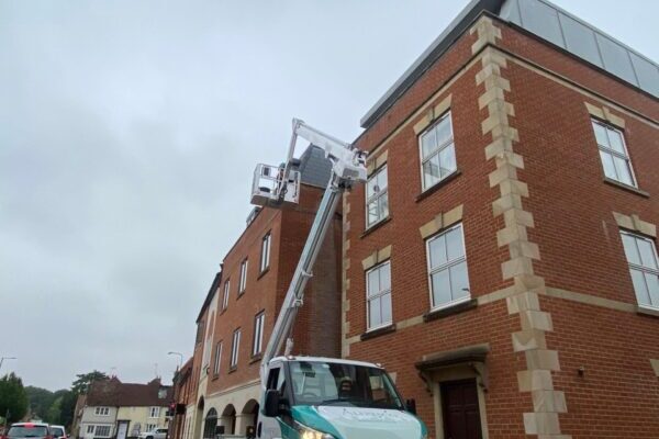 Reactive Gutter Cleaning: A Fast Fix for Overflowing Hoppers
