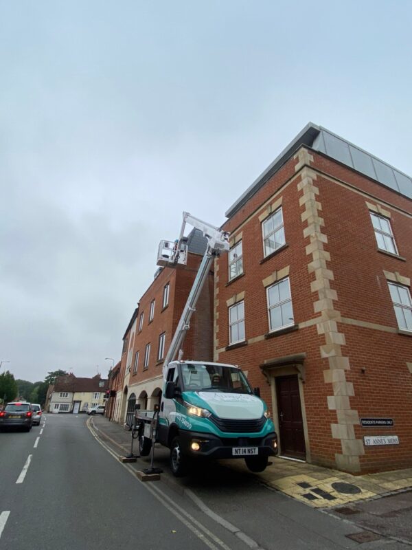 Reactive Gutter Cleaning: A Fast Fix for Overflowing Hoppers