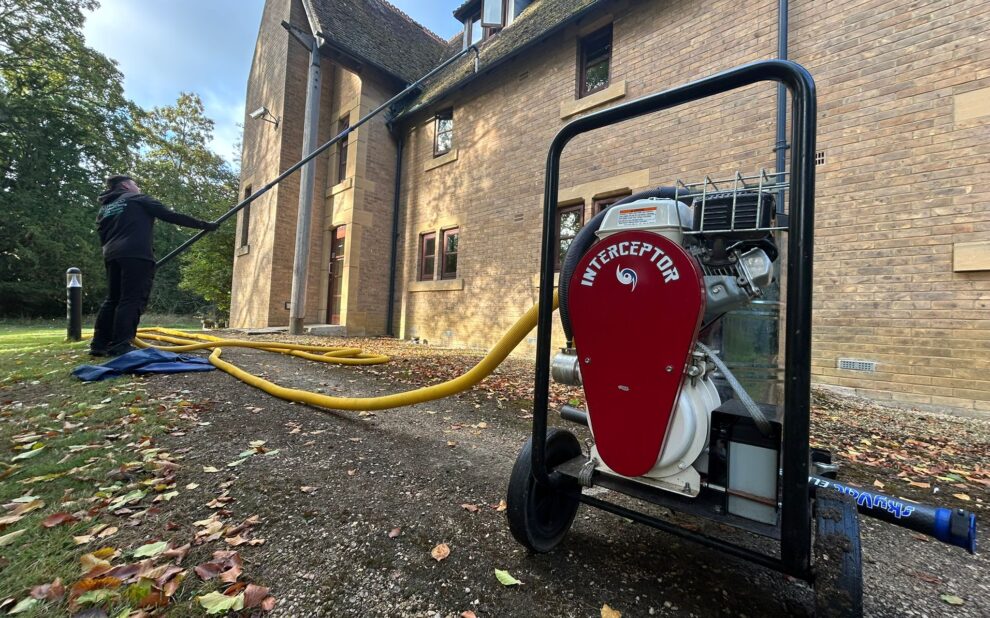 Gutter cleaning by Alfresco