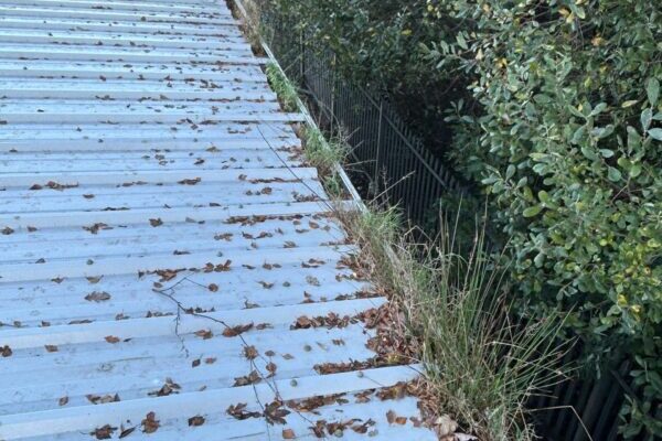 Commercial Exterior Building Cleaning Service: Gutter Cleaning Oxfordshire