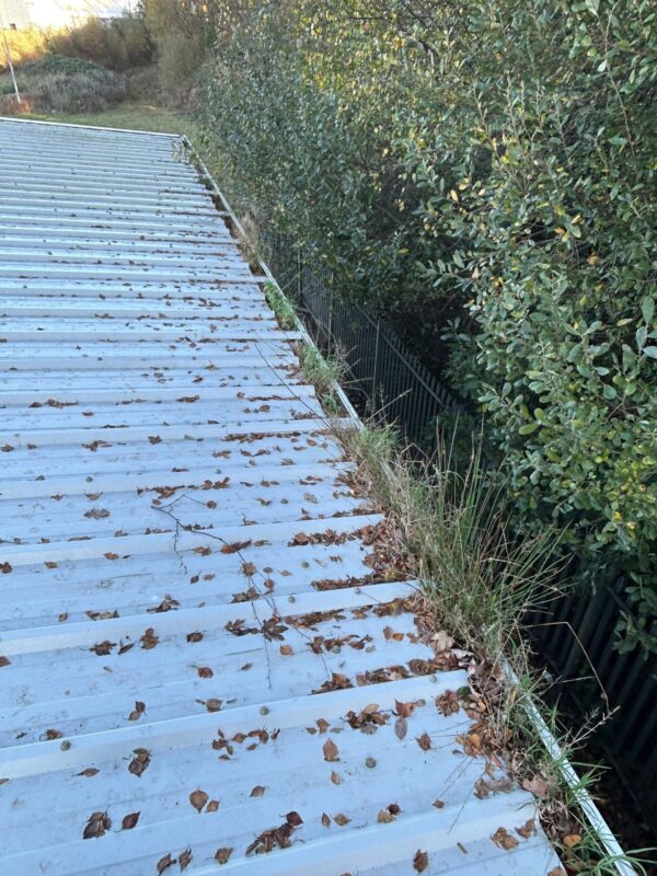 Commercial Exterior Building Cleaning Service: Gutter Cleaning Oxfordshire